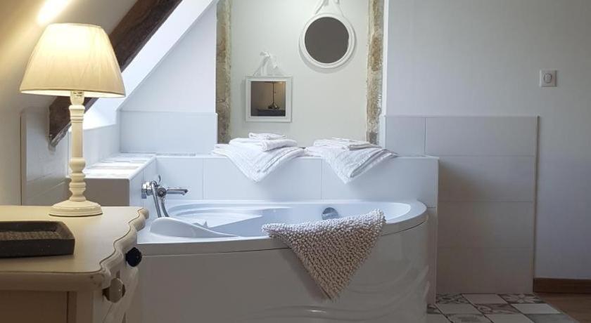 Manoir De Pierreville Audouville-la-Hubert ภายนอก รูปภาพ